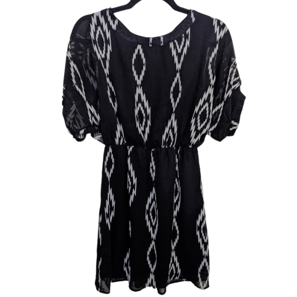 Bee Stitched Black & White Patterned Dress Size S 🖤🤍✨
